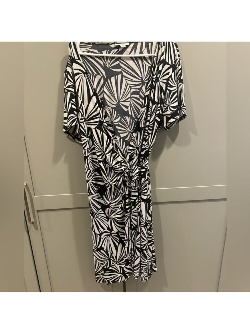 Dress Barn Wrap Dress. Black and white palm leaf pattern! Very stylish!